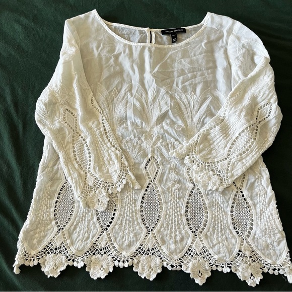 FREE WITH PURCHASE: Banana Republic white lace blouse - Picture 1 of 3